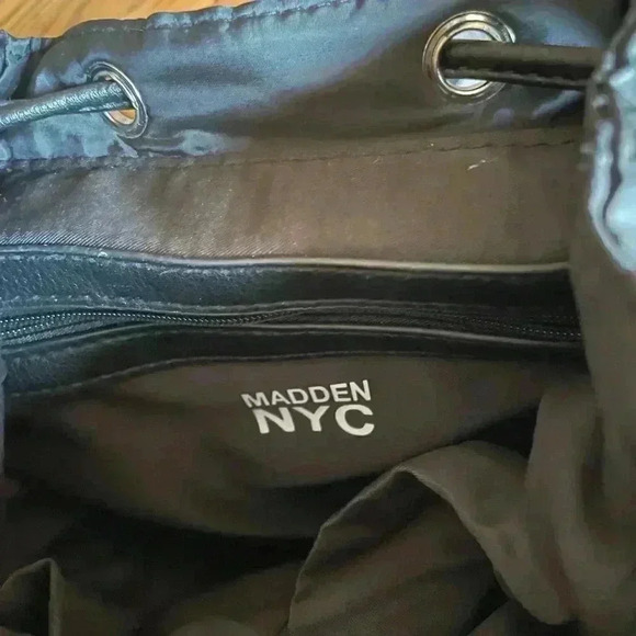 Madden-NYC-Women-s-Buckle-Flap-Backpack-Black used excellent condition - Picture 4 of 4